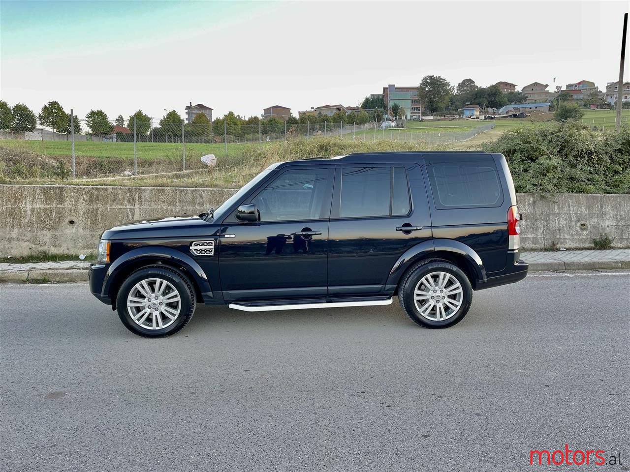 2011' Land Rover Discovery photo #3