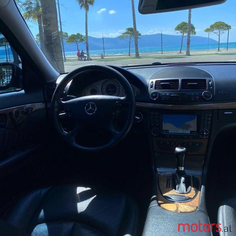 2009' Mercedes-Benz 300 photo #5