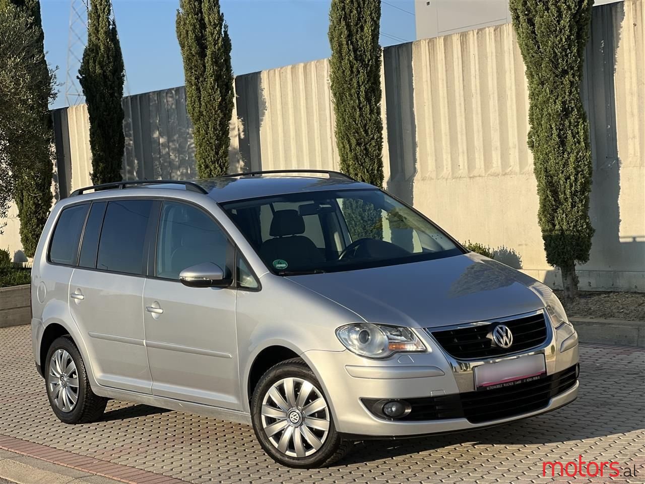 2010' Volkswagen Touran photo #2