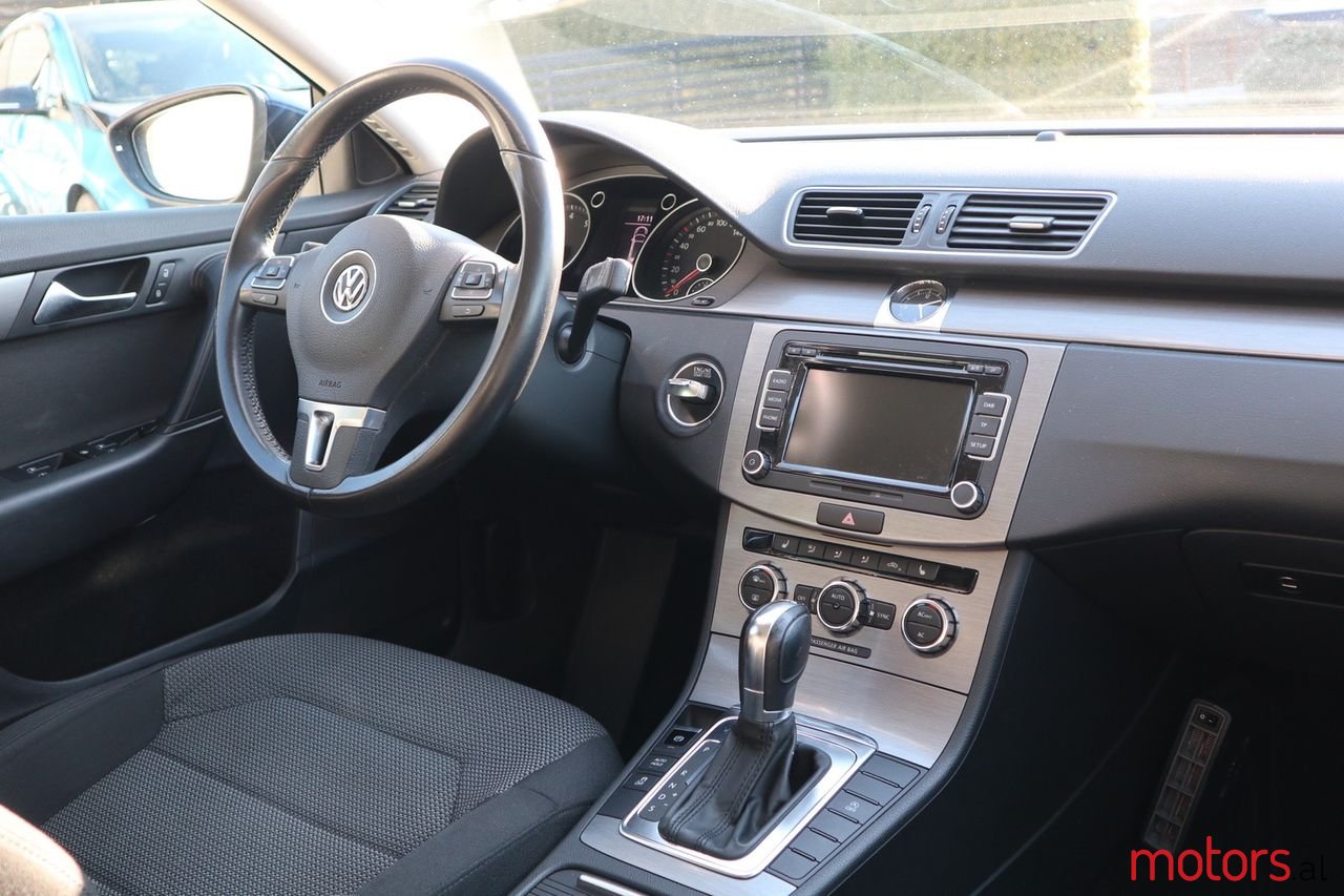 2012' Volkswagen Passat Passat  1.4 photo #2