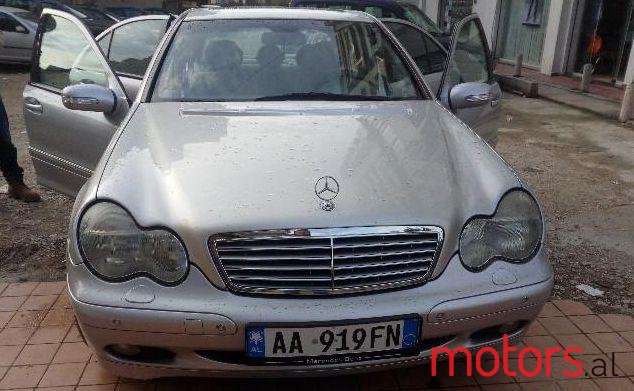 2002' Mercedes-Benz 220 photo #2