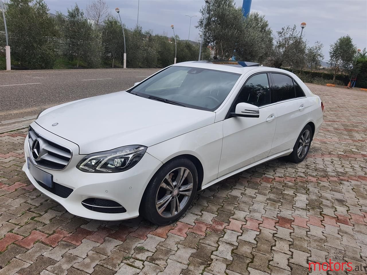 2015' Mercedes-Benz E 220 photo #1