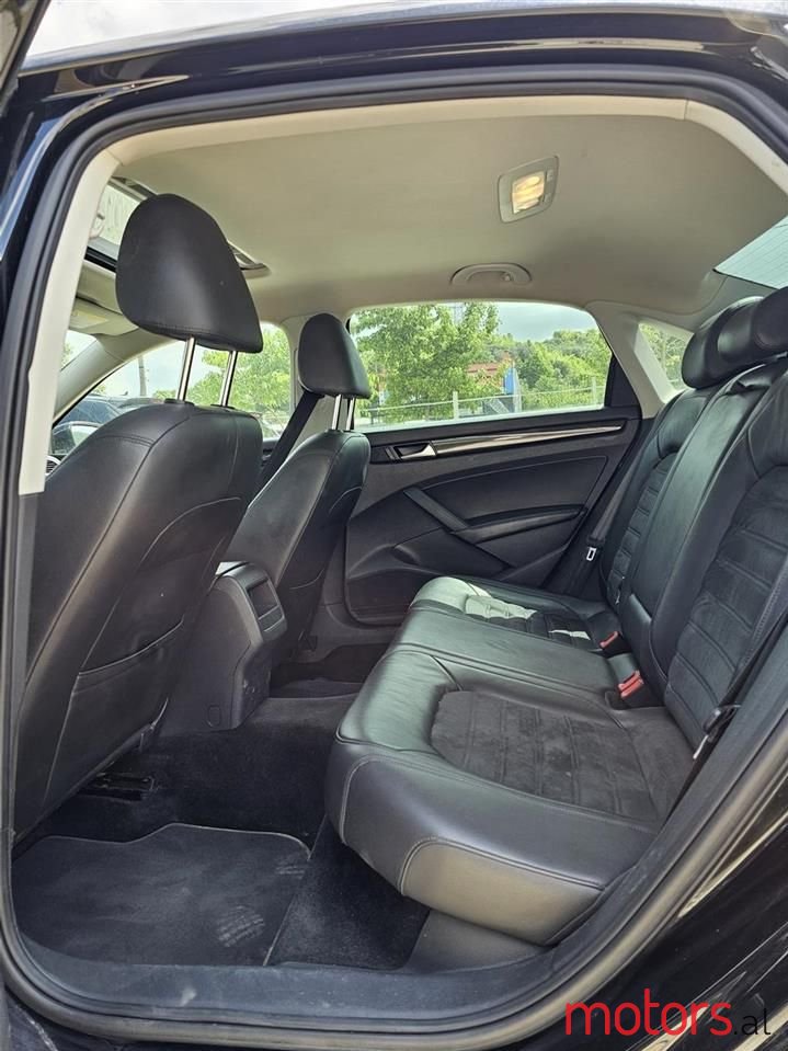 2012' Volkswagen Passat photo #6