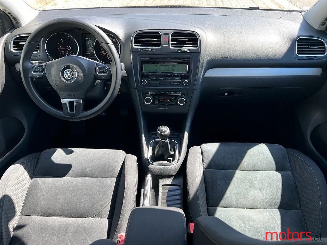 2011' Volkswagen Golf photo #5