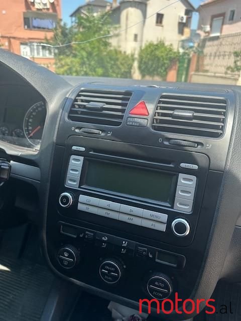 2008' Volkswagen Golf photo #3