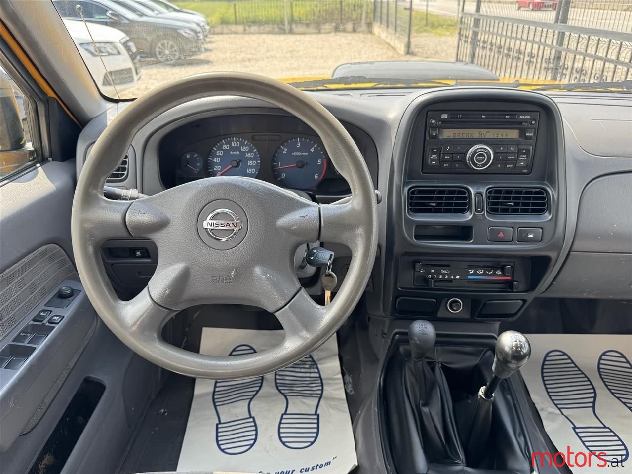 2011' Nissan Np 300 photo #2