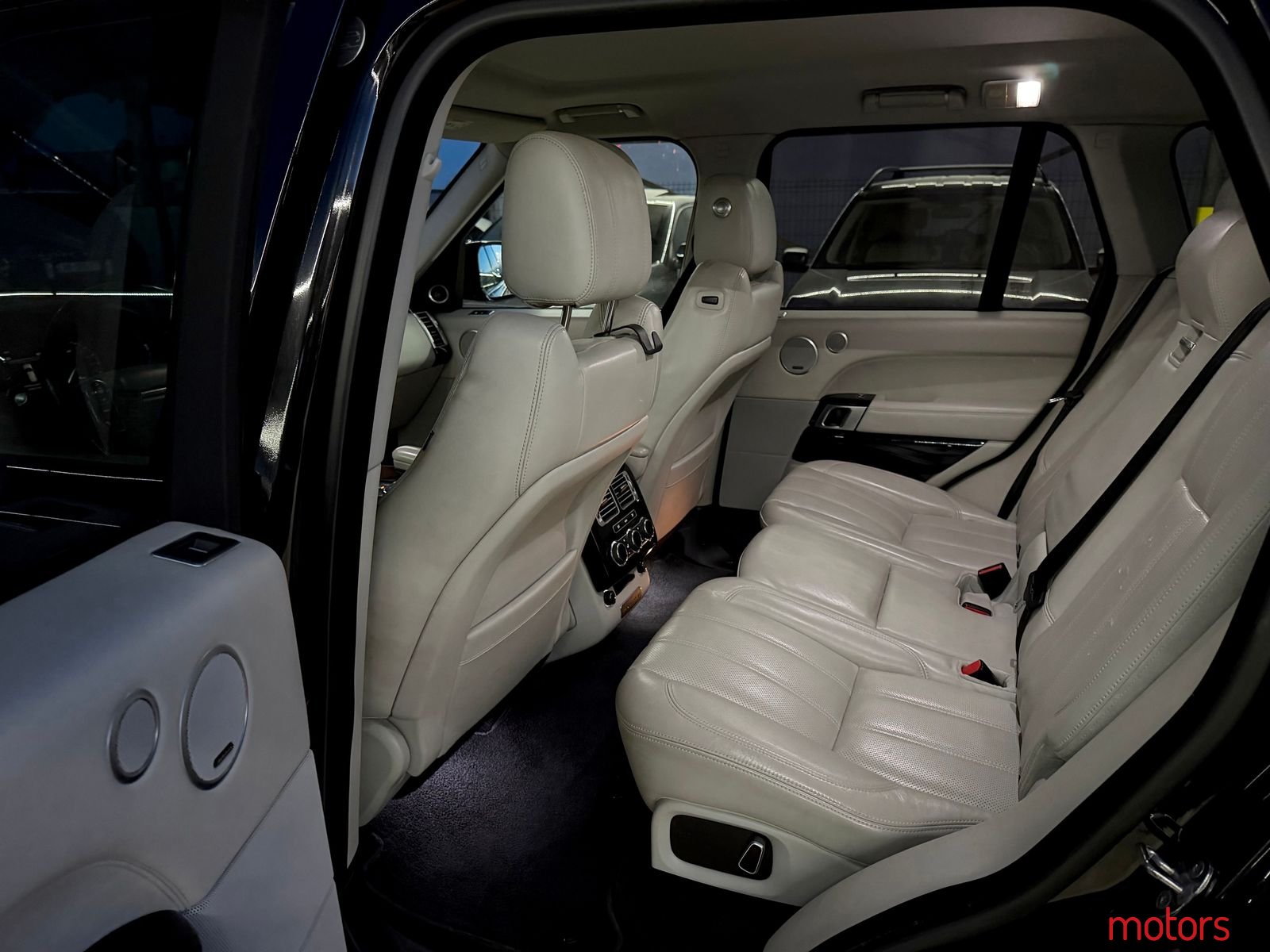 2015' Land Rover Range Rover photo #4