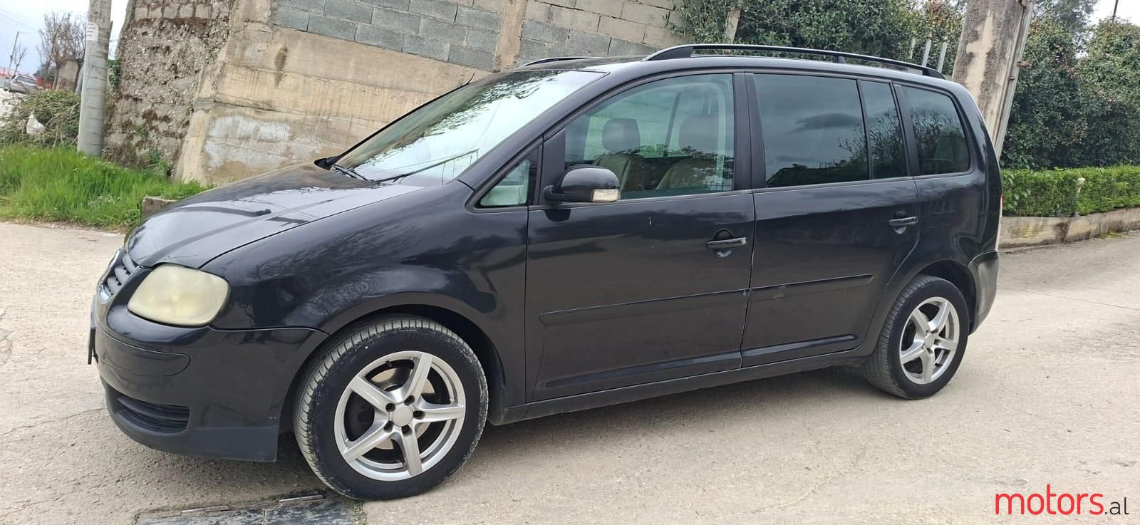 2005' Volkswagen Touran photo #1