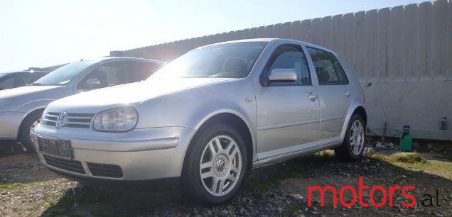 2002' Volkswagen Golf photo #1