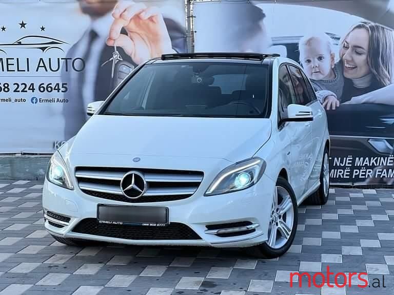 2012' Mercedes-Benz B 200 photo #3