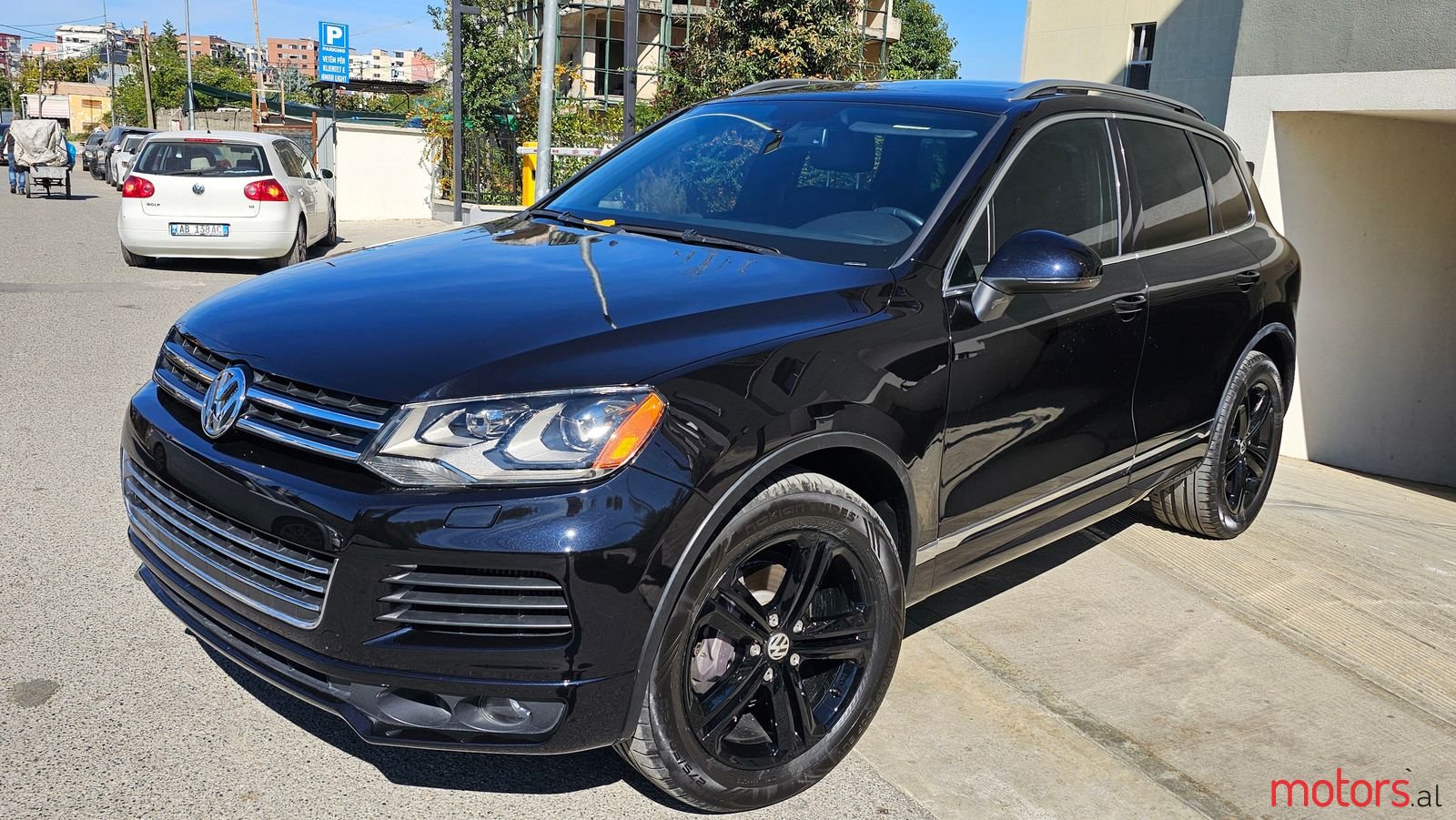 2014' Volkswagen Touareg photo #1