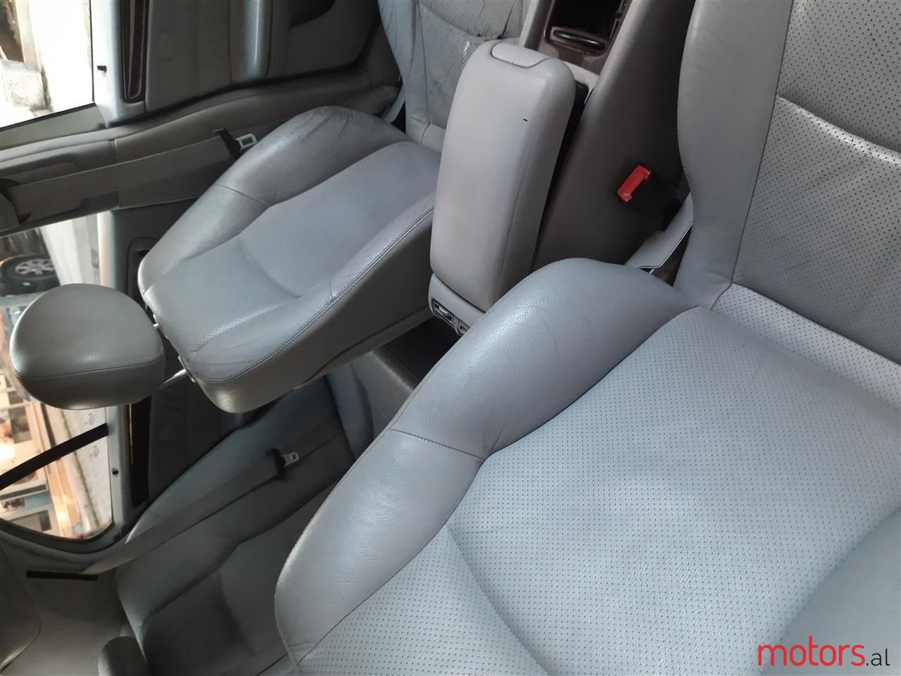 2001' Mercedes-Benz 220 photo #3