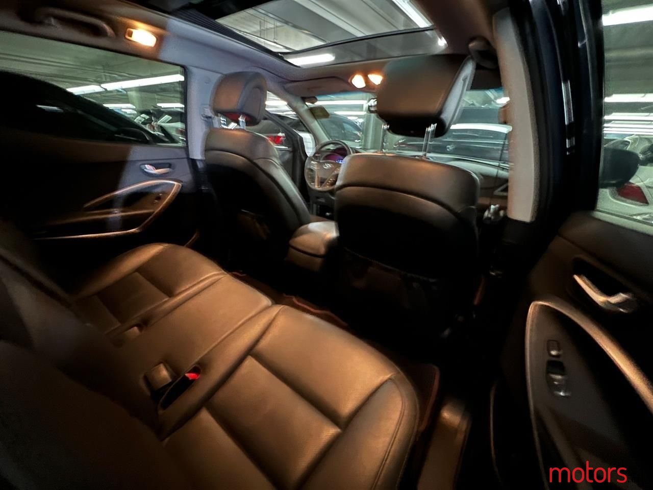 2013' Hyundai Santa Fe photo #3