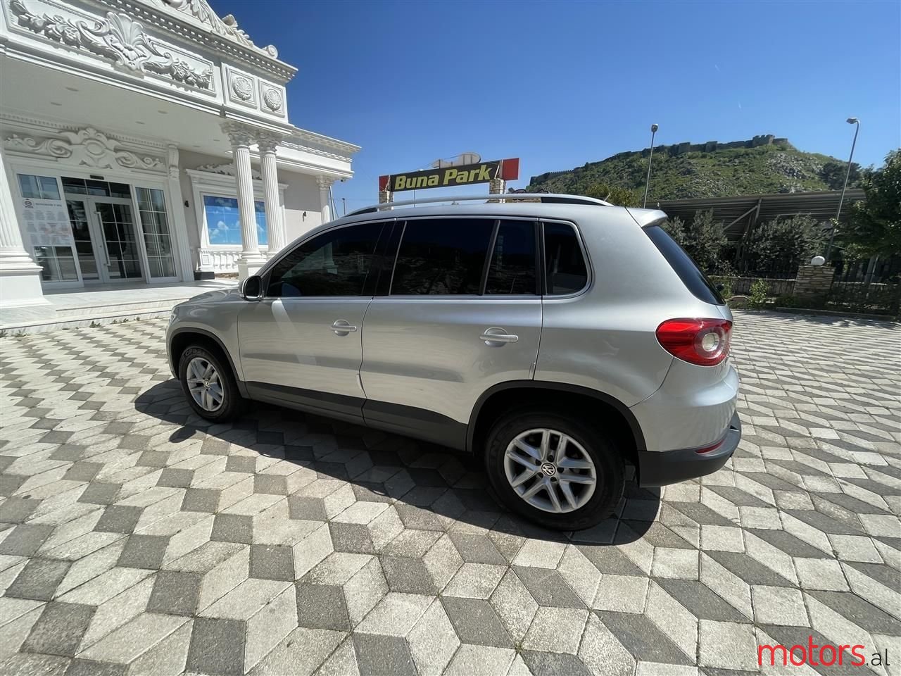 2009' Volkswagen Tiguan photo #3