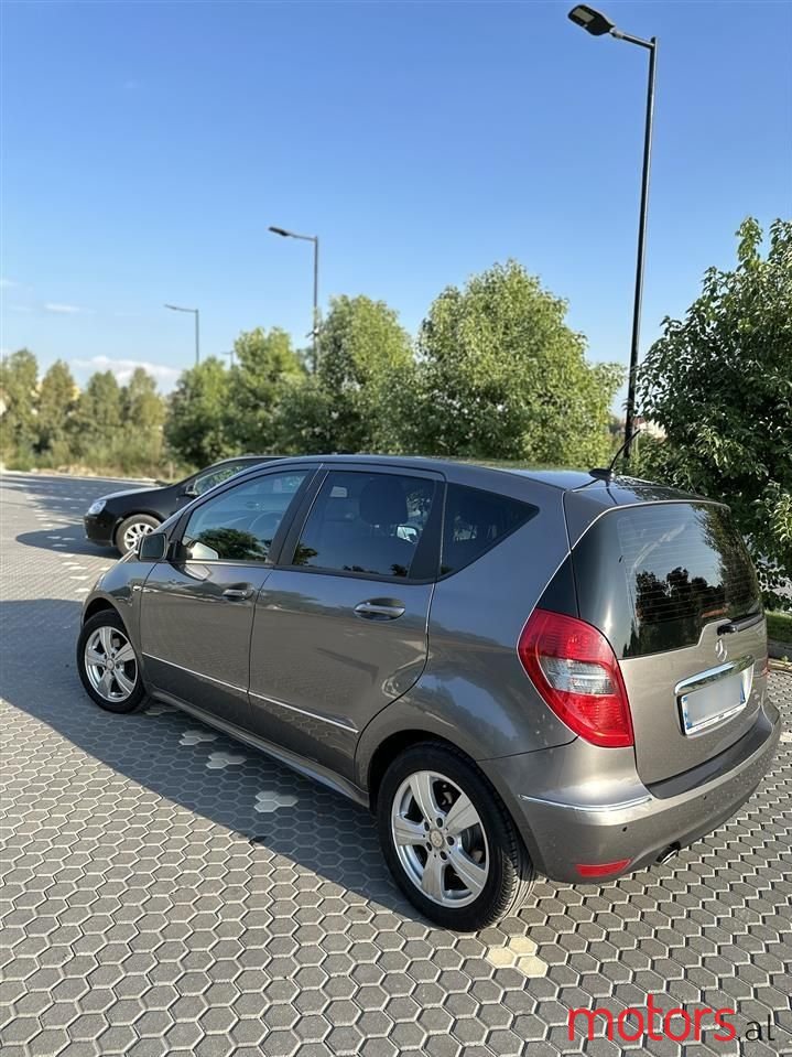 2010' Mercedes-Benz A 180 photo #4