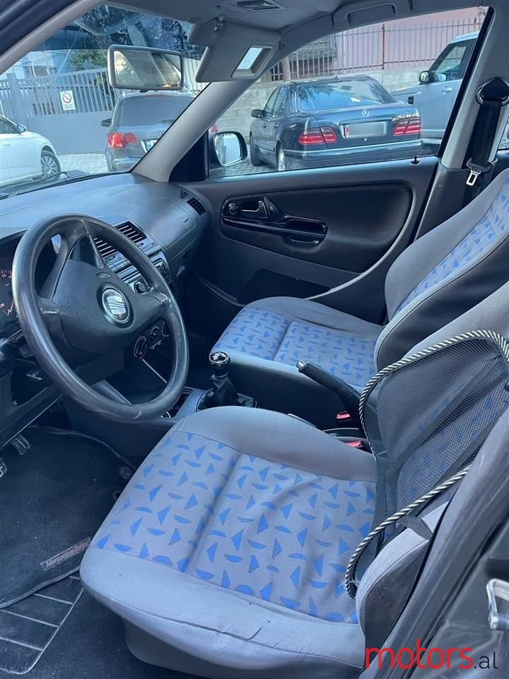 2002' SEAT Cordoba photo #1