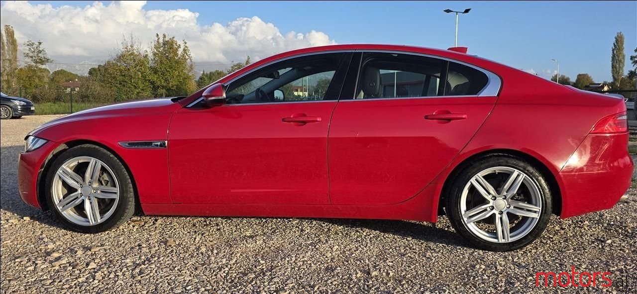 2019' Jaguar XE photo #5