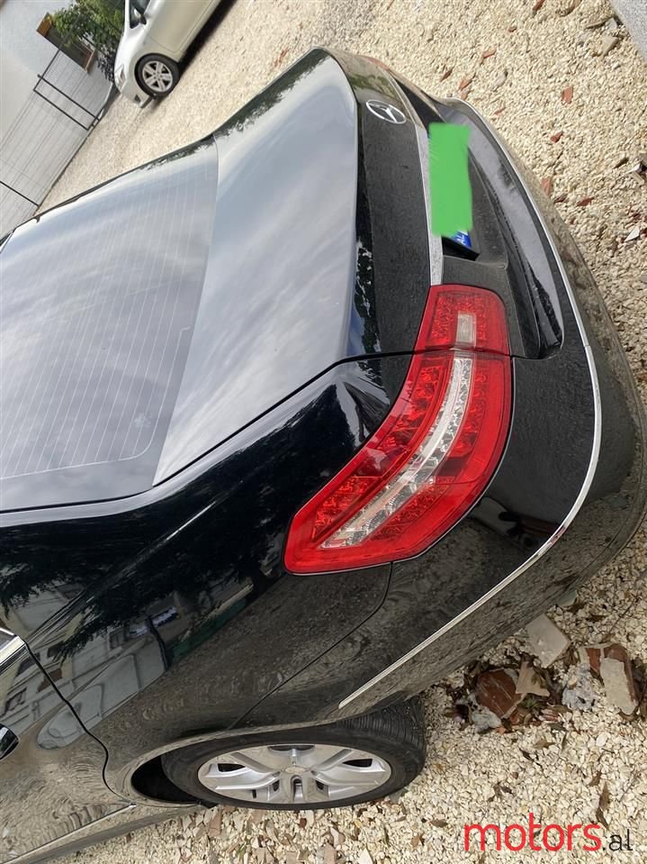 2013' Mercedes-Benz E 200 photo #3