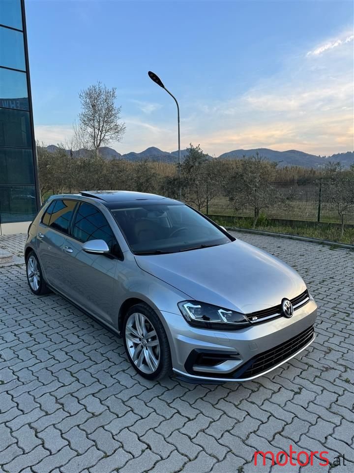 2015' Volkswagen Golf photo #1