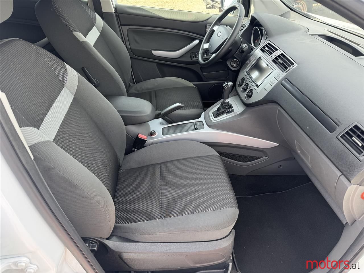 2010' Ford Kuga photo #3