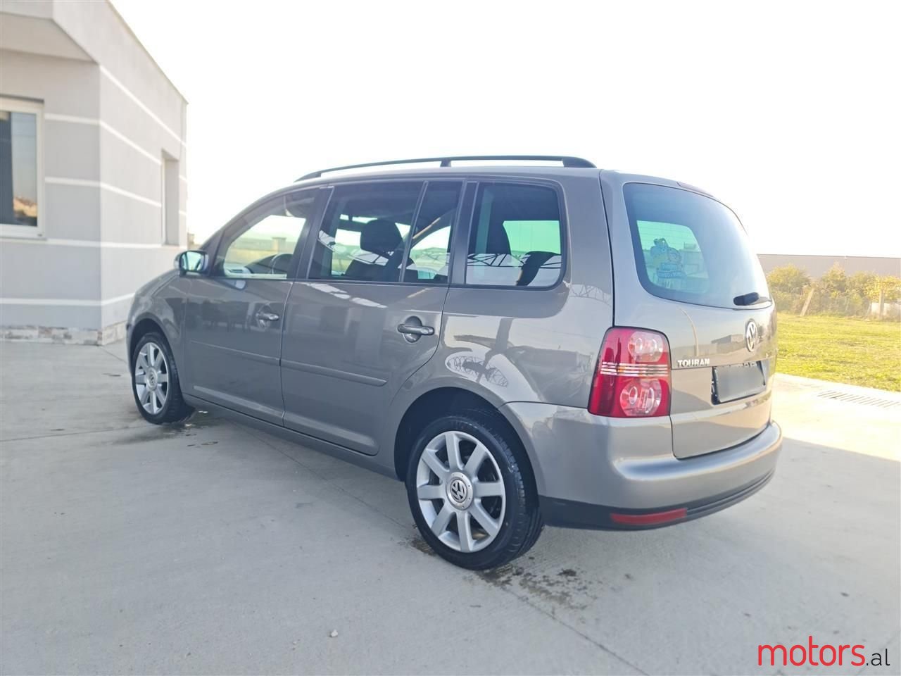 2007' Volkswagen Touran photo #1