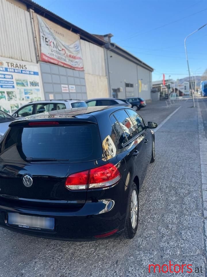 2011' Volkswagen Golf photo #2