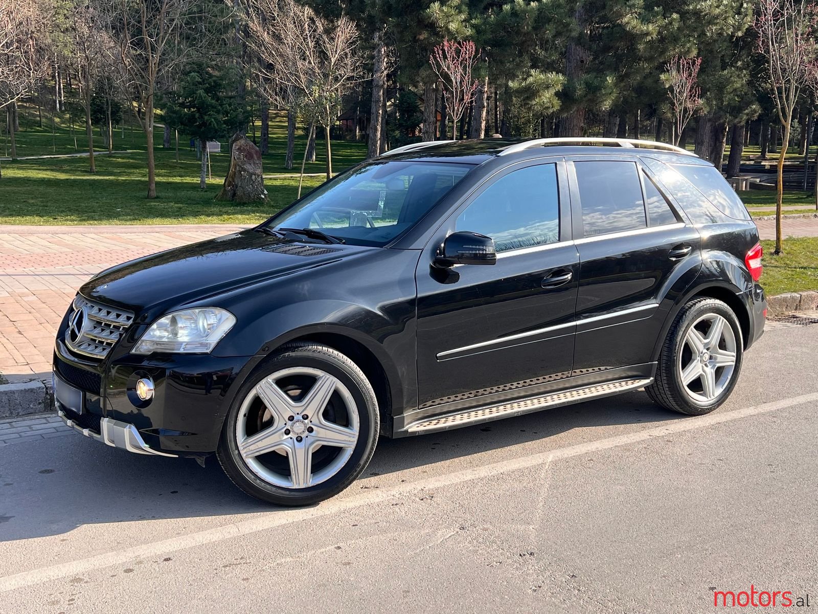 2011' Mercedes-Benz ML 350 photo #1