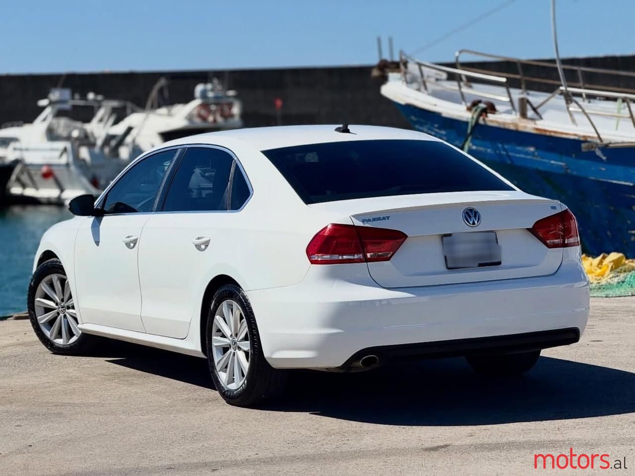 2013' Volkswagen Passat photo #4