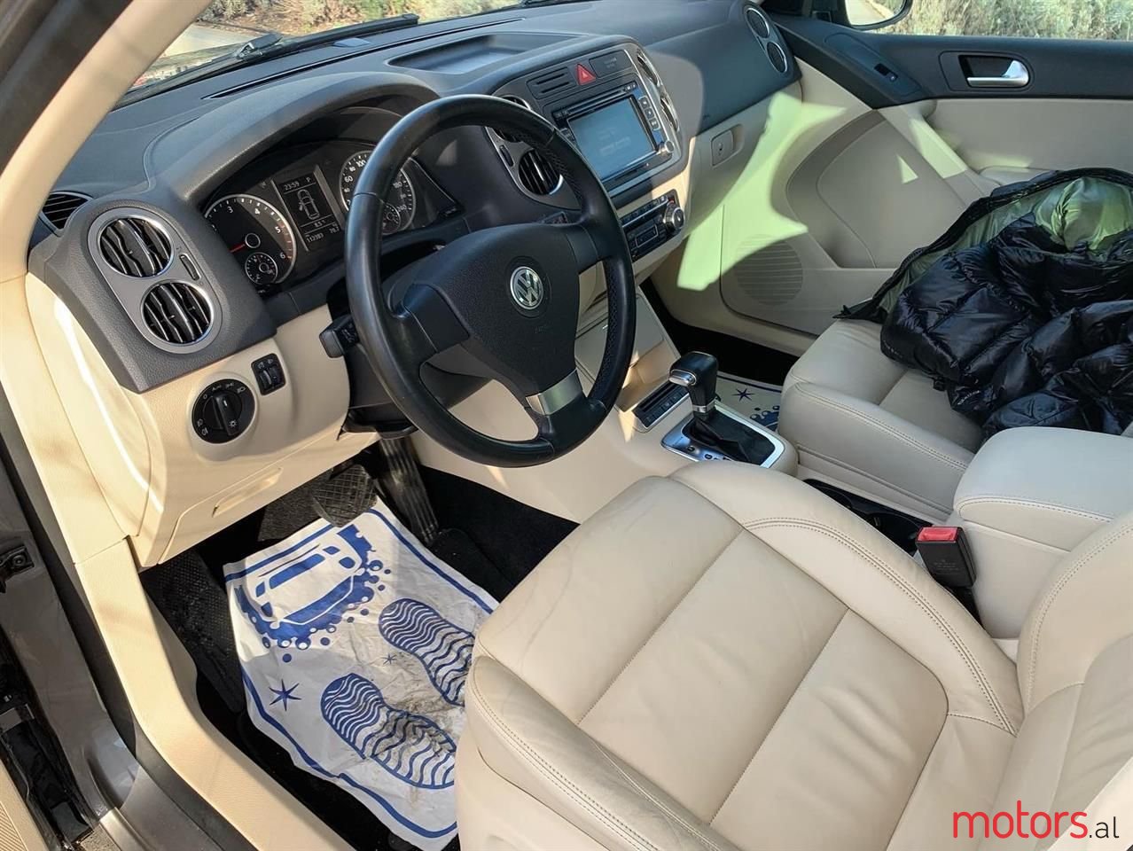 2010' Volkswagen Tiguan photo #4