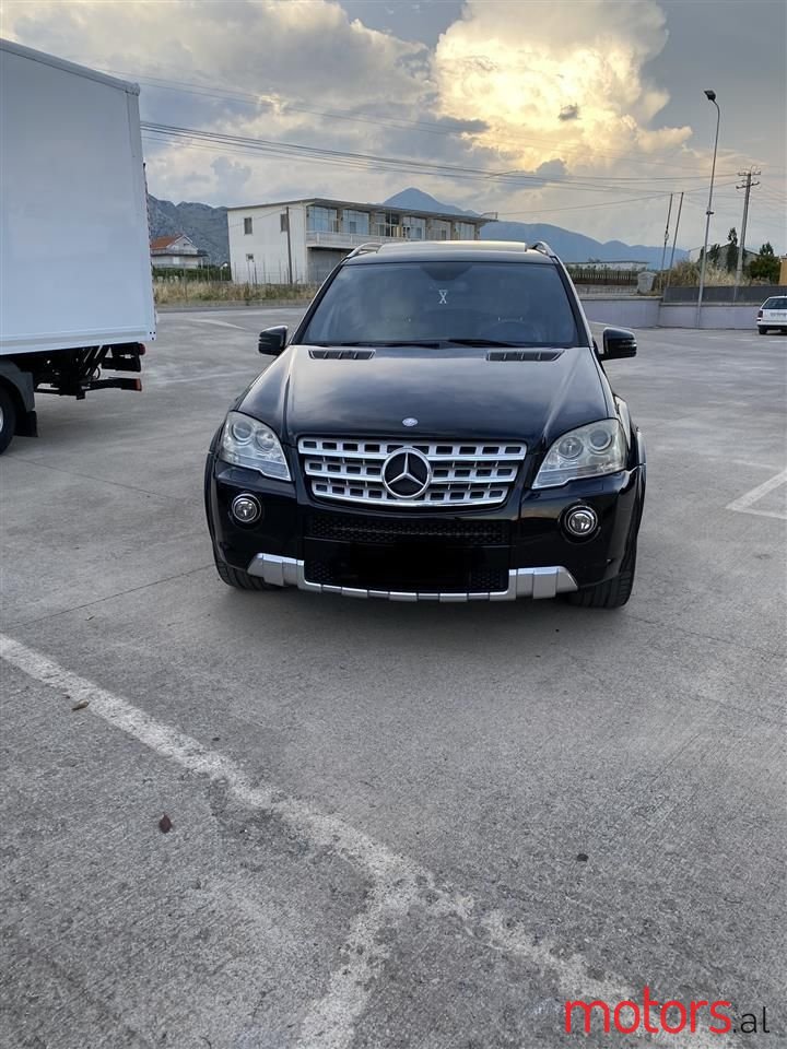 2010' Mercedes-Benz ML 300 photo #2
