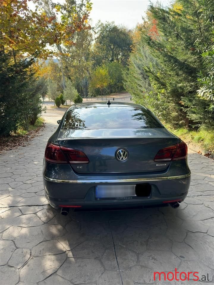 2015' Volkswagen Passat photo #5