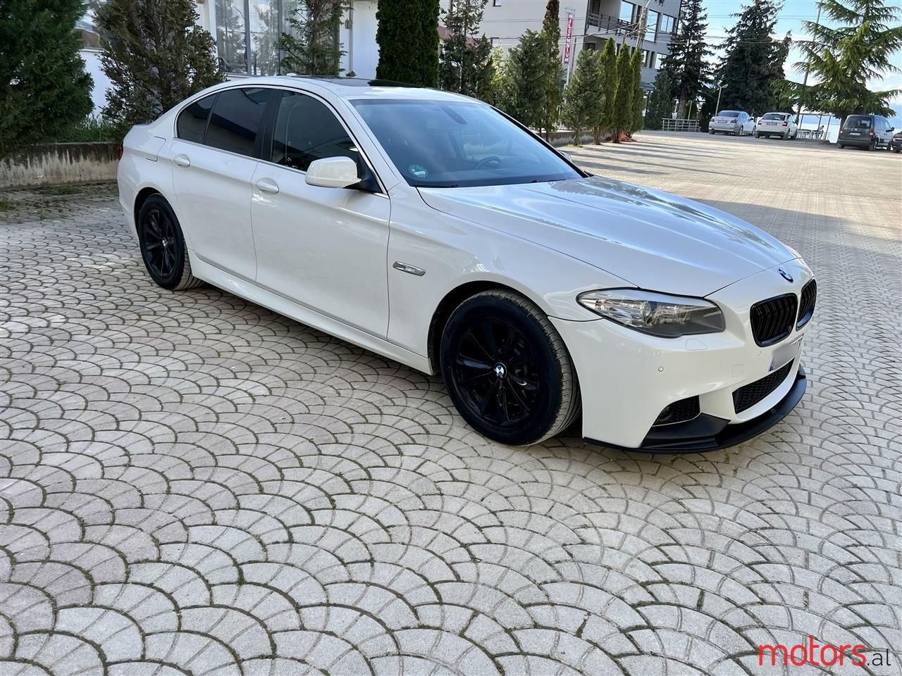 2011' BMW 525 photo #2