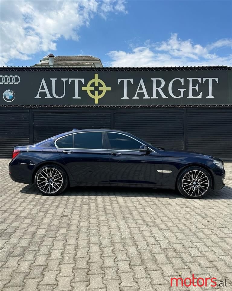 2013' BMW 740 photo #4