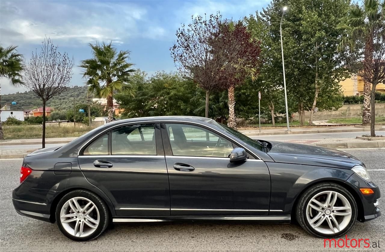 2013' Mercedes-Benz C 250 photo #3