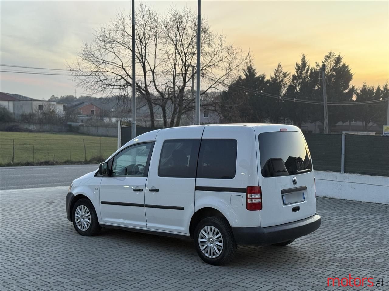 2010' Volkswagen Caddy photo #2