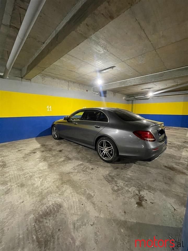 2017' Mercedes-Benz E 300 photo #2