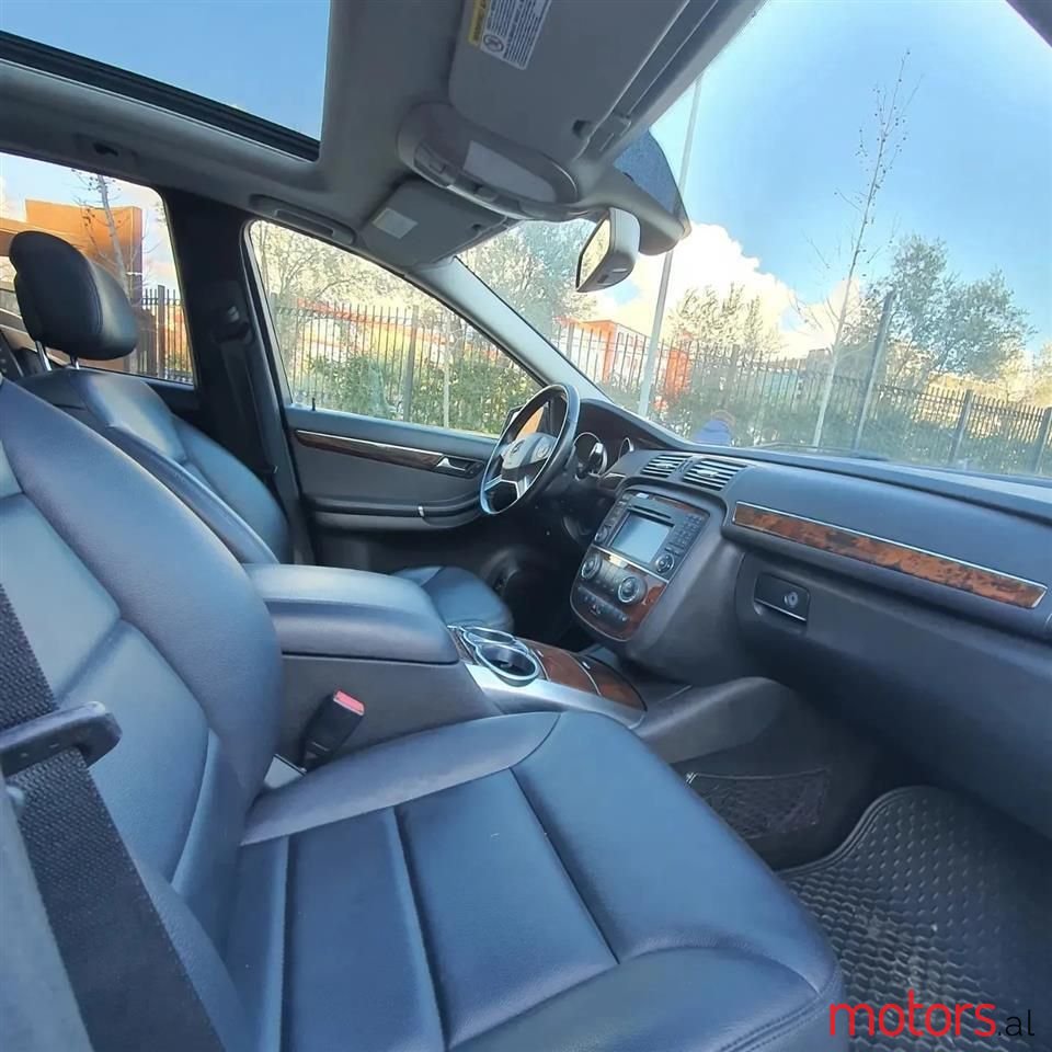 2011' Mercedes-Benz R 350 photo #5