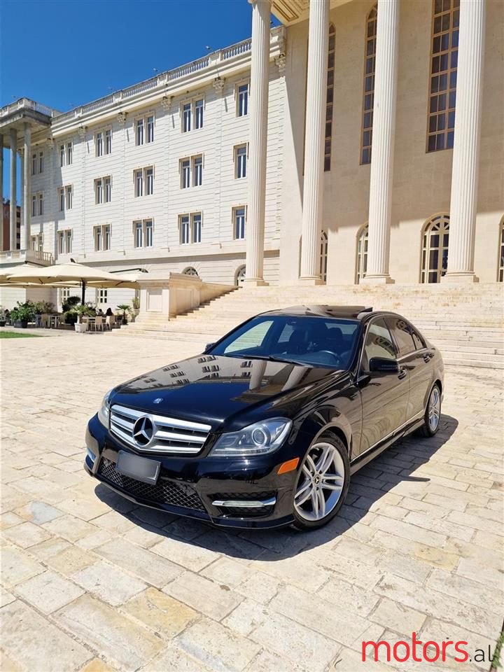 2012' Mercedes-Benz C 300 photo #1