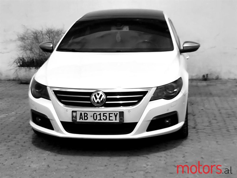 2011' Volkswagen Passat photo #2