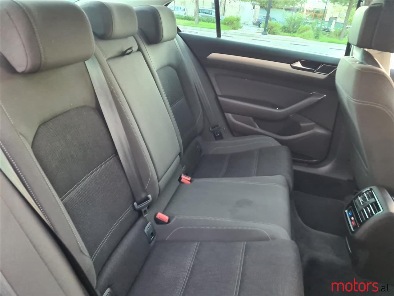 2017' Volkswagen Passat photo #4