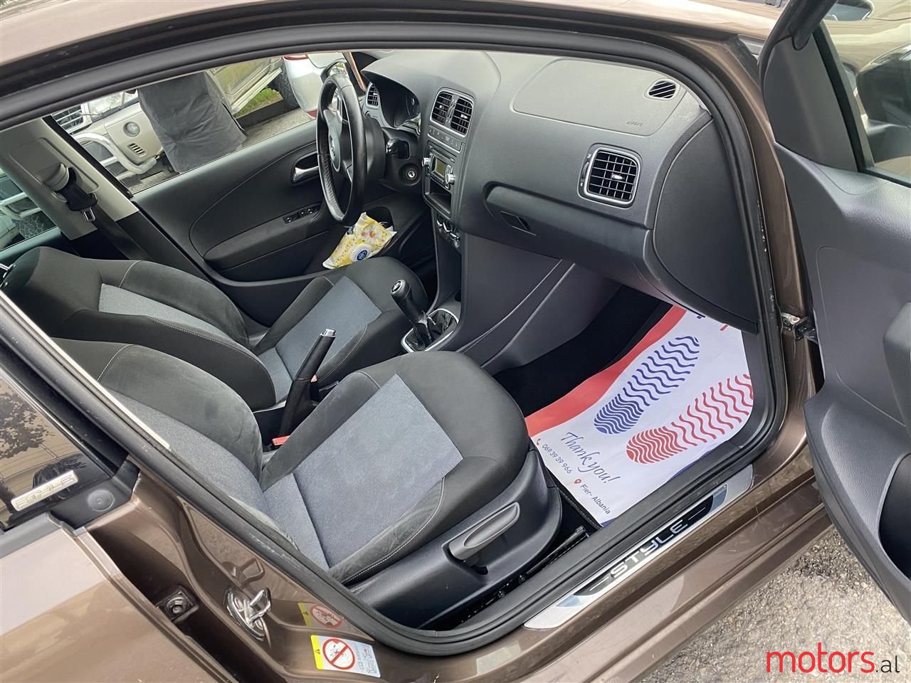 2011' Volkswagen Polo photo #5