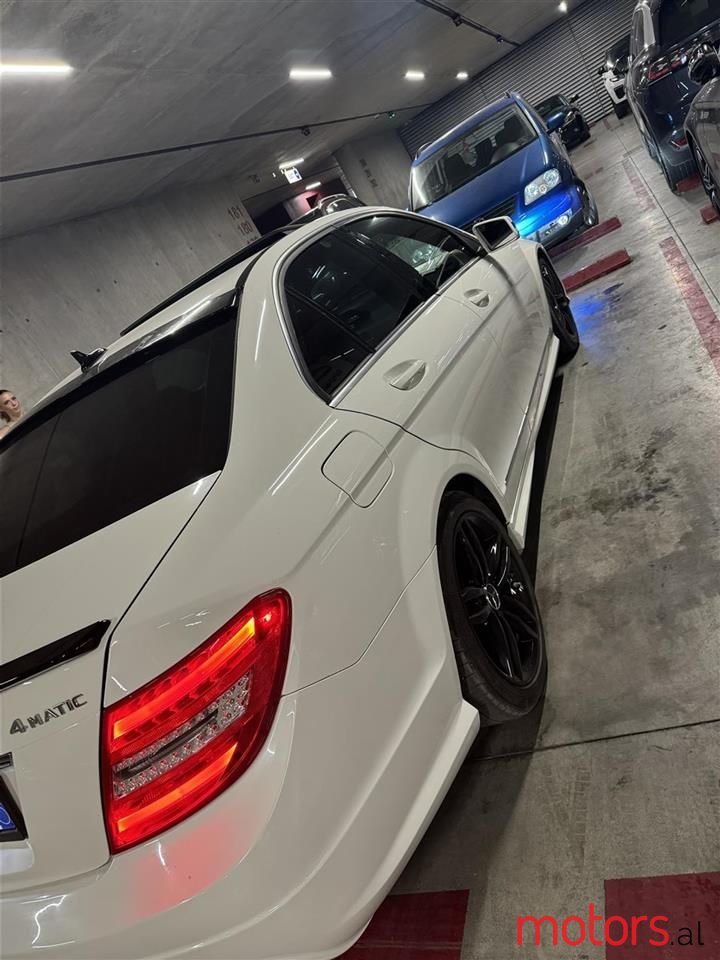 2012' Mercedes-Benz C 300 photo #3