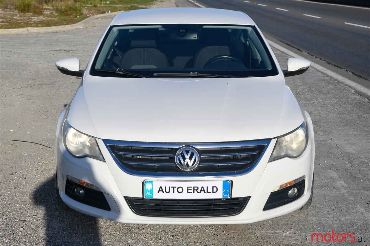 2010' Volkswagen Passat photo #1