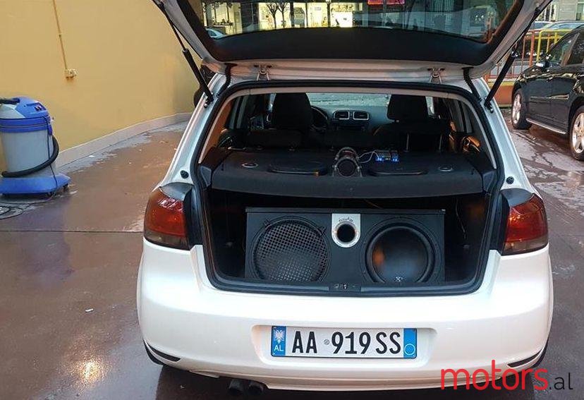 2010' Volkswagen Golf photo #1