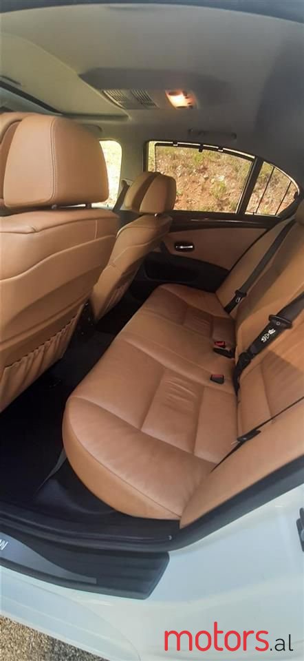 2009' BMW 528 photo #4