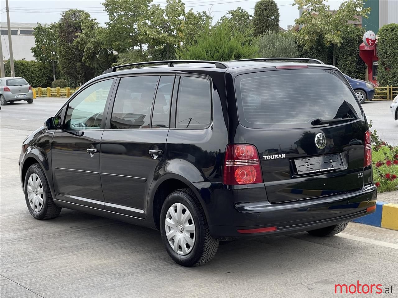 2007' Volkswagen Touran photo #3