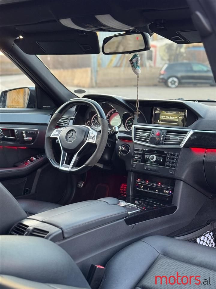 2011' Mercedes-Benz E 350 photo #6