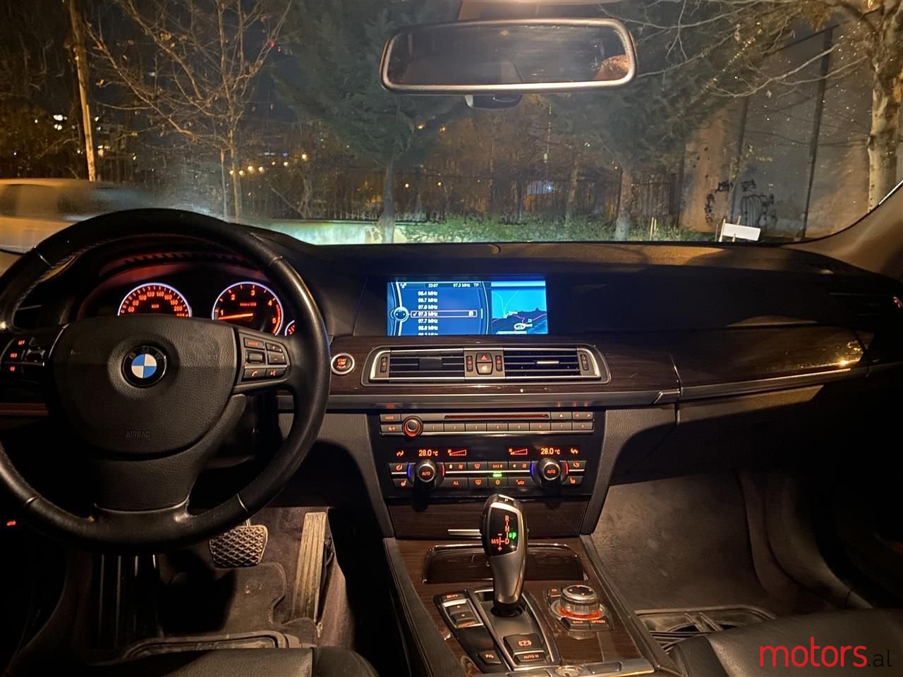 2010' BMW 730 photo #6