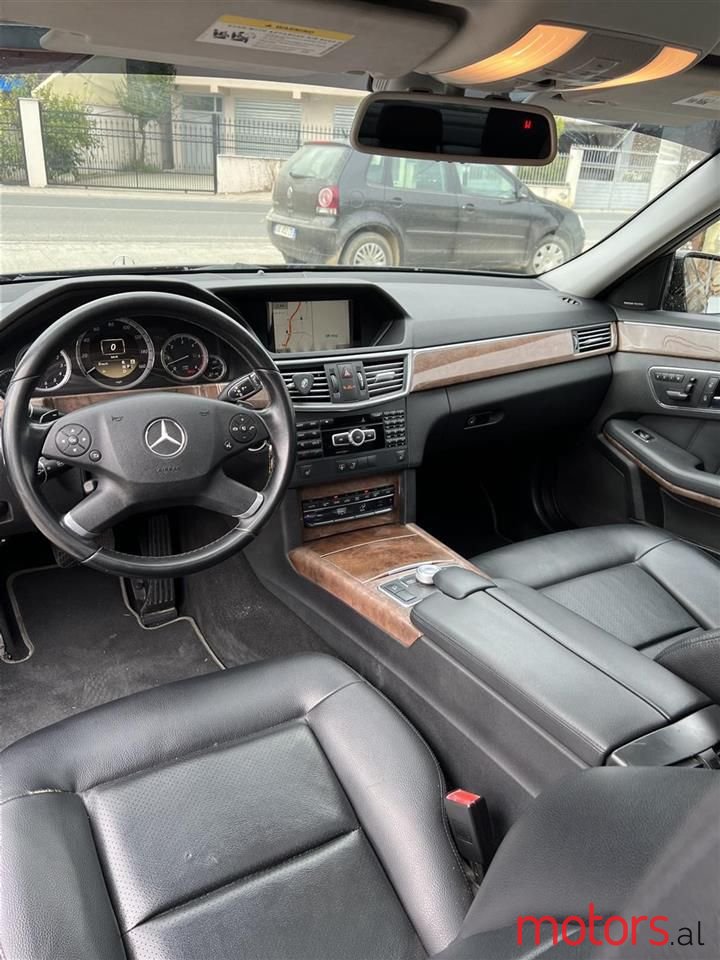 2011' Mercedes-Benz E 350 photo #3