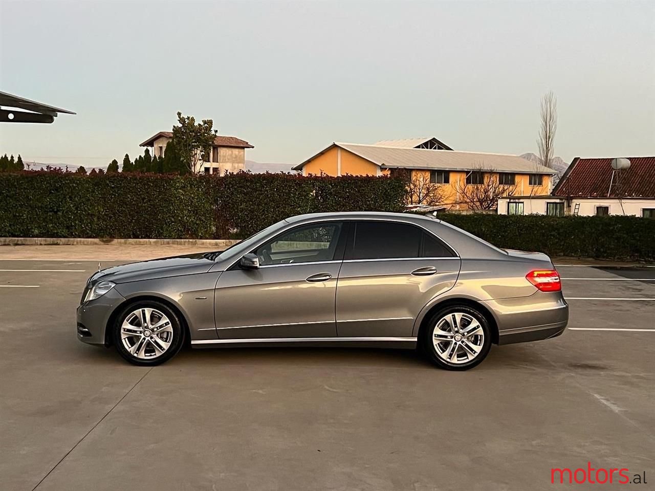 2012' Mercedes-Benz E 220 photo #2